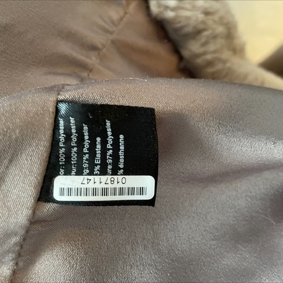 Lyla + Luxe “Melody” faux fur coat - Picture 5 of 7